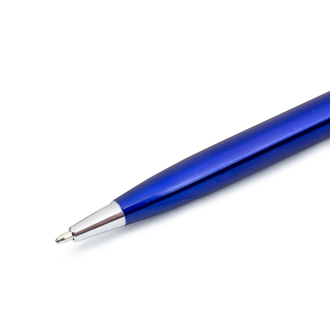 Metallischer Bleistift mit eingraviertem Namen