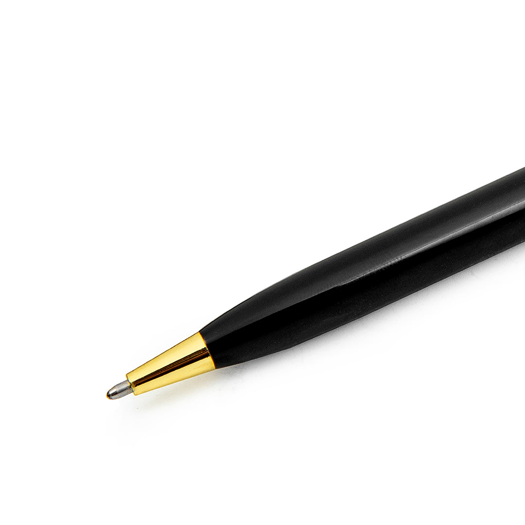 Metallischer Bleistift mit eingraviertem Namen